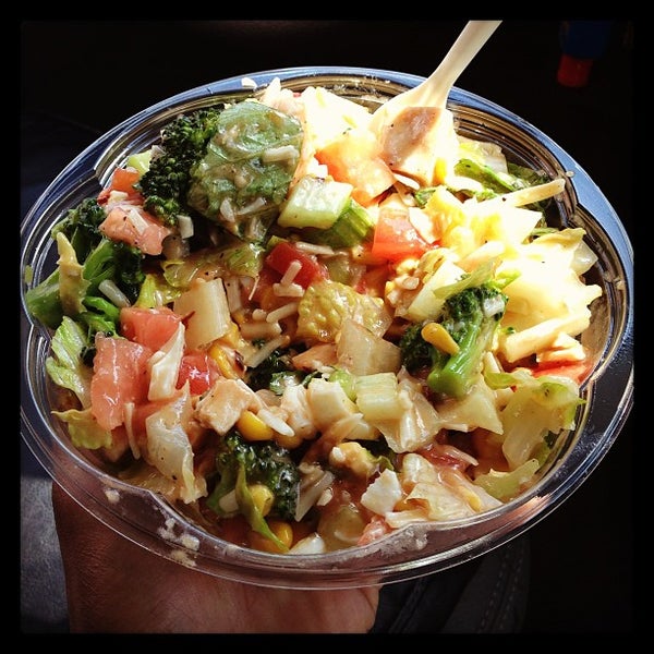 รูปภาพถ่ายที่ GreenStreets Salads โดย 💪Jig💪 เมื่อ 4/2/2013