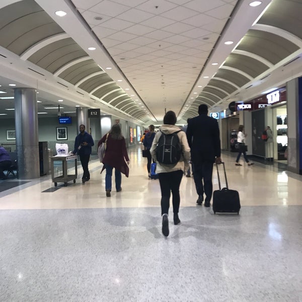Foto tirada no(a) Aeroporto Internacional de Atlanta Hartsfield-Jackson (ATL) por 💪Jig💪 em 3/24/2017
