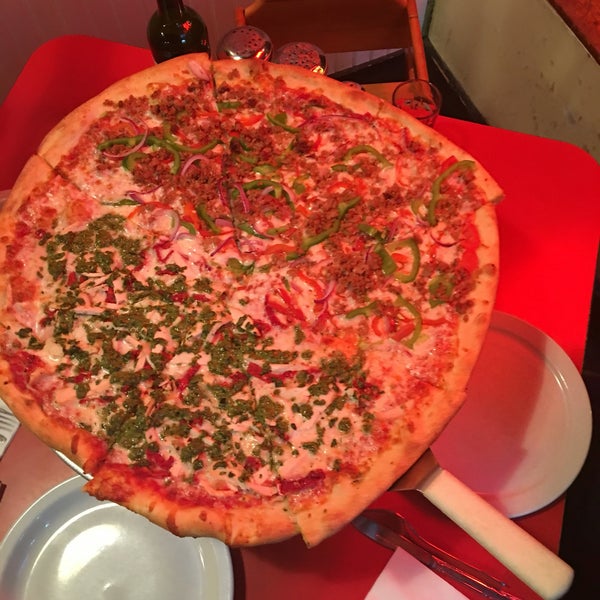 5/16/2016에 Zander W.님이 Za Pizza에서 찍은 사진