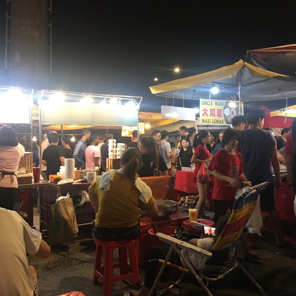 Photo taken at Pasar Malam Taman Connaught 康乐 by Micky M. on 6/12/2019