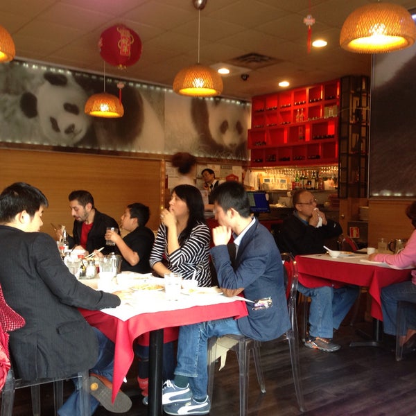Foto diambil di Lao Sze Chuan Restaurant oleh Jim K. pada 5/11/2013