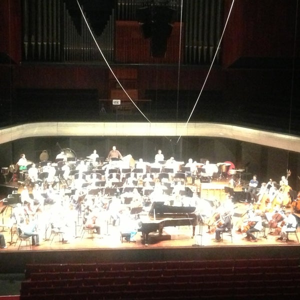 Foto diambil di Perth Concert Hall oleh Peter T. pada 11/28/2013
