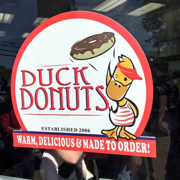 รูปภาพถ่ายที่ Duck Donuts โดย Matthew P. เมื่อ 5/23/2015