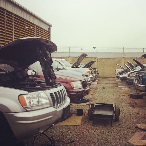 Pick n Pull Oakland'da Oto Servisi'da fotoğraflar