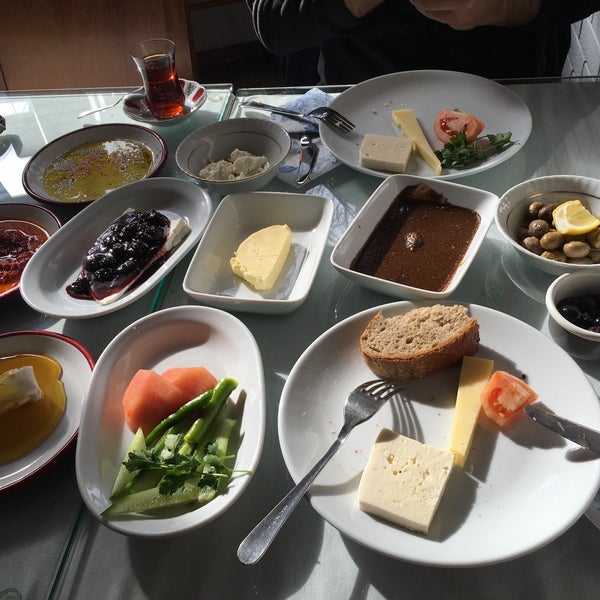 Malzemeler İzmir'den, kahvaltısı İstanbul'da bulunmayan cinsten. İstanbul'daki İzmir konsolosluğu🎉🎉