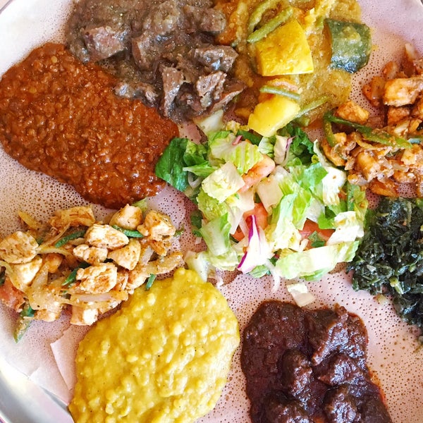Foto scattata a Demera Ethiopian Restaurant da Anamaria H. il 1/31/2017