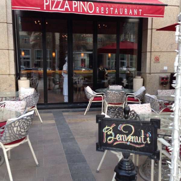 Photo prise au Pizza Pino Restaurant par Bader M. le5/13/2015