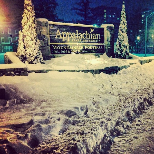 Foto tirada no(a) Appalachian State University por lyndsay vi p. em 2/13/2014