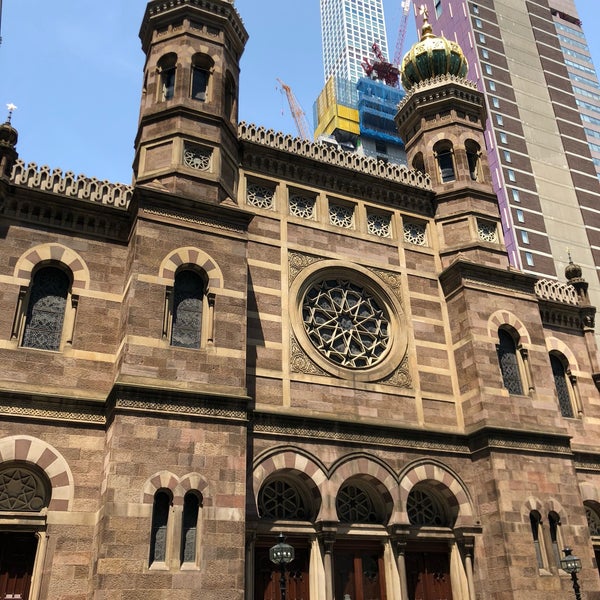 Foto diambil di Central Synagogue oleh MrAniki pada 5/26/2018