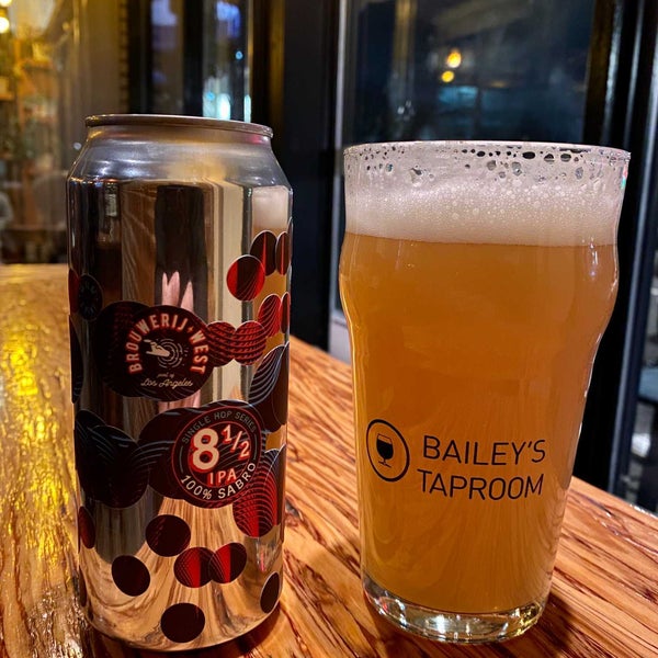 Photo taken at Bailey&#39;s Taproom by ᴡ F. on 2/17/2020