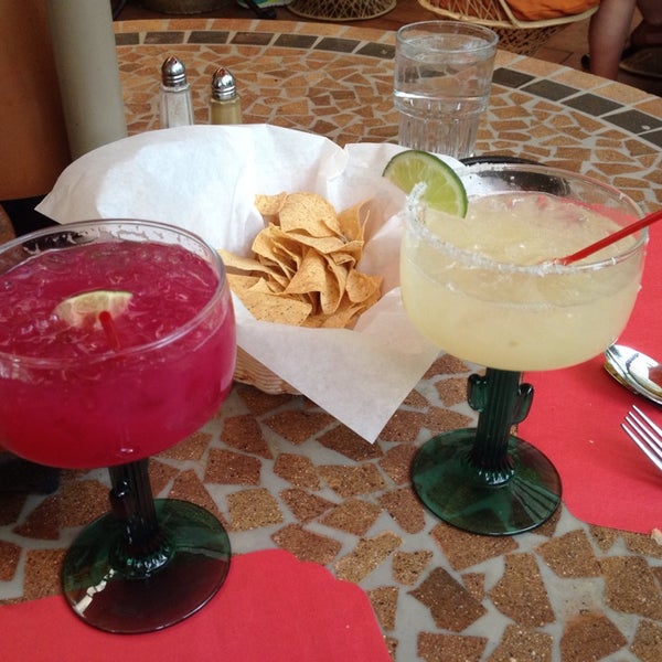 Foto scattata a El Rincon Restaurant Mexicano da Chad R. il 5/26/2014