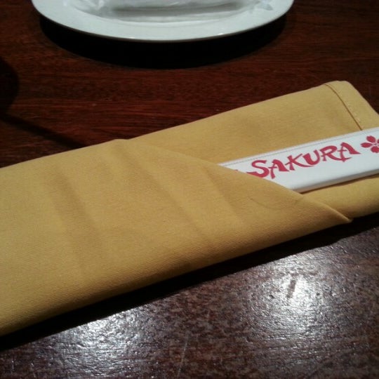 10/19/2012 tarihinde Anthony b.ziyaretçi tarafından Sakura Japanese Steak, Seafood House &amp; Sushi Bar'de çekilen fotoğraf
