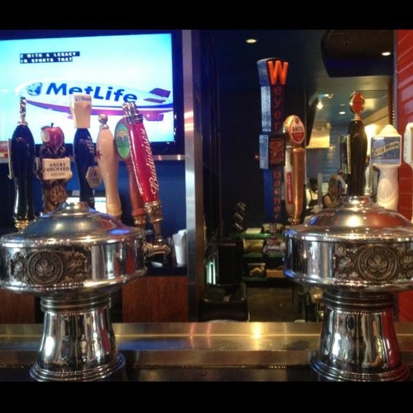 7/13/2013에 Robert T.님이 Jet Rock Bar &amp; Grill에서 찍은 사진