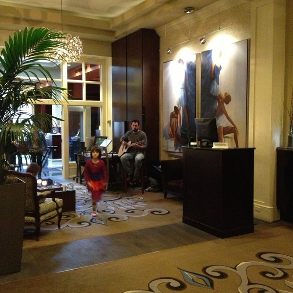 Das Foto wurde bei The Alexis Royal Sonesta Hotel Seattle von Kseniya S. am 4/14/2013 aufgenommen