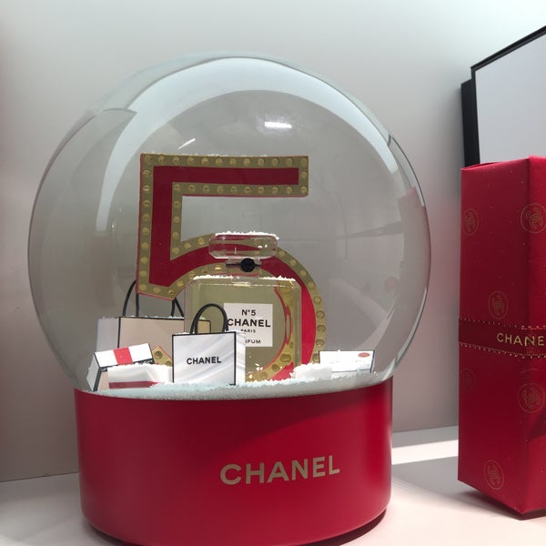 CHANEL FRAGRANCE AND BEAUTÉ BOUTIQUE - 15263 Palisades Village Ln, Pacific  Palisades, California - Cosmetics & Beauty Supply - Phone Number - Yelp