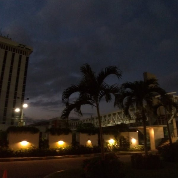 Снимок сделан в Hotel Real InterContinental San Salvador at Metrocentro Mall пользователем Fidel C. 11/25/2018