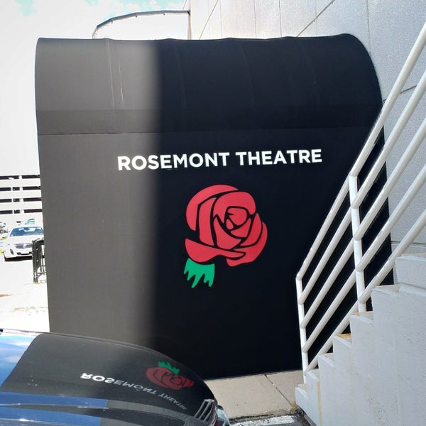 รูปภาพถ่ายที่ Rosemont Theatre โดย Fidel C. เมื่อ 4/19/2019