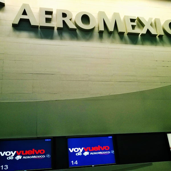 Foto diambil di Bandar Udara Internasional Monterrey (MTY) oleh Fidel C. pada 8/17/2015