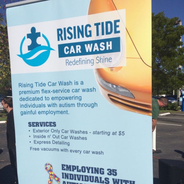 Das Foto wurde bei Rising Tide Car Wash von Angelica F. am 4/1/2014 aufgenommen