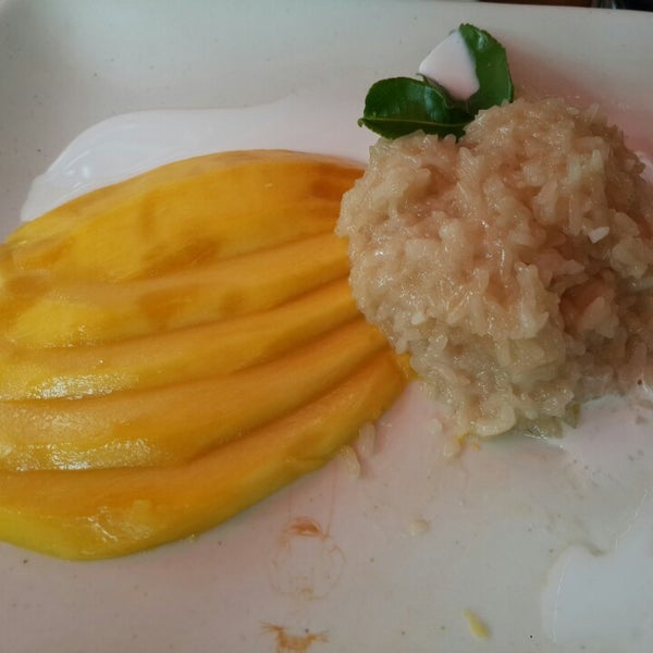 Foto scattata a Pum Thai Restaurant &amp; Cooking School da Ruth L. il 9/7/2013