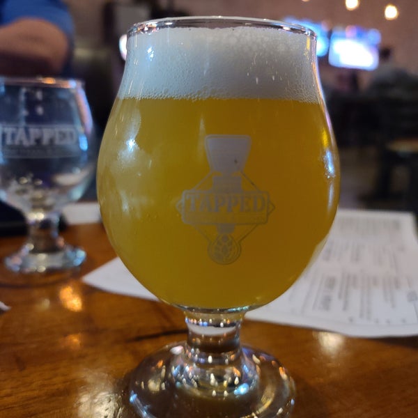 Photo taken at Tapped DraftHouse &amp; Kitchen - Spring by Kyle T. on 12/9/2020