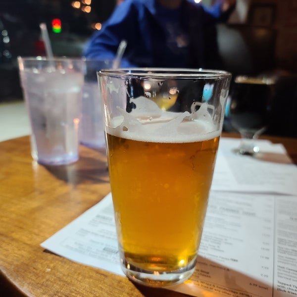 Foto scattata a Tapped DraftHouse &amp; Kitchen - Spring da Kyle T. il 12/9/2020