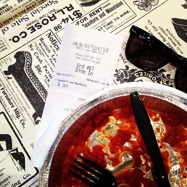 Foto scattata a Joe’s New York Pizza da David R. il 9/28/2012