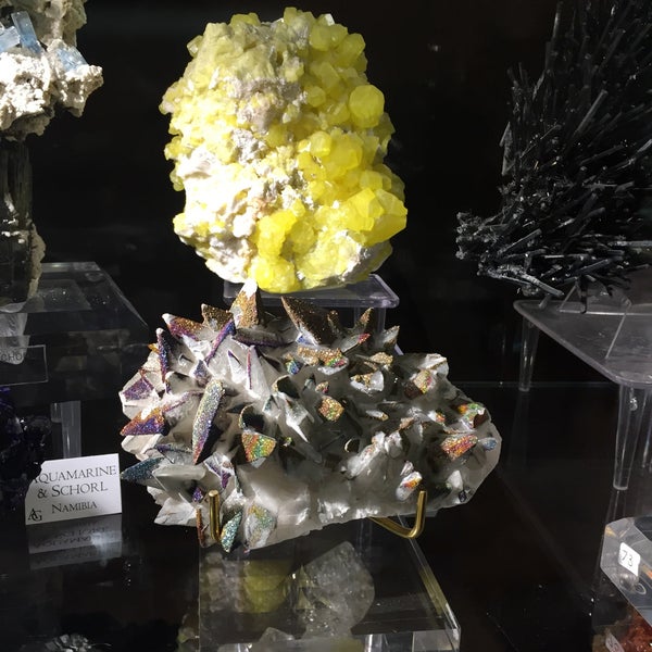 Photo taken at Astro Gallery of Gems by Ivan L. on 6/23/2018