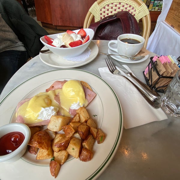 Photo prise au Café de la Presse par Ivan L. le12/21/2019