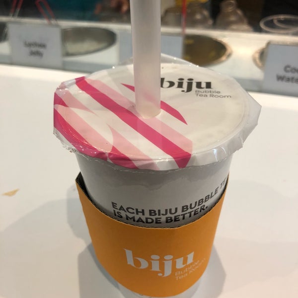 Foto scattata a Biju Bubble Tea Room da Grace il 6/15/2019