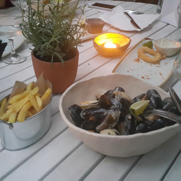 Yummy mussels, great seafod snacks, attentive staff