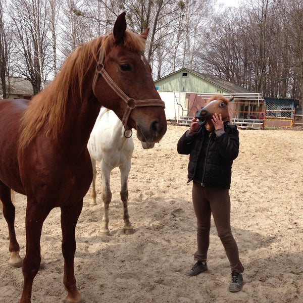 Foto diambil di Конный клуб &quot;Lucky Horse&quot; oleh Victoria F. pada 4/27/2013
