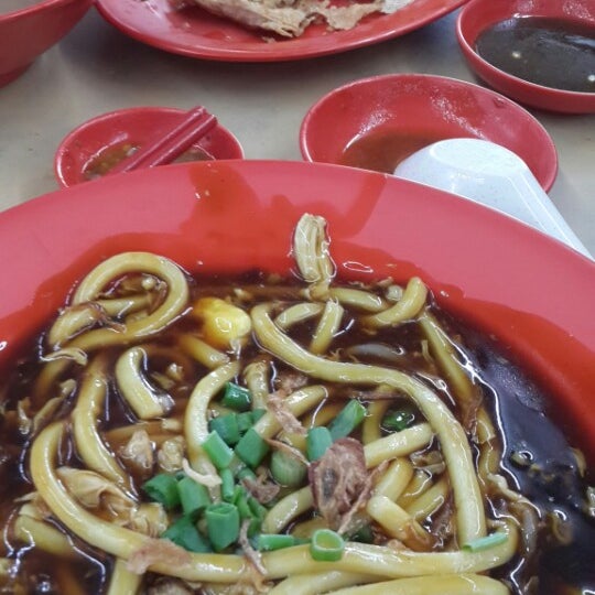 Lousy yong tau foo. Fuzuk not crspy at all, like rubber !! Lam mee not properly cooked!! Definitely will mot be back.