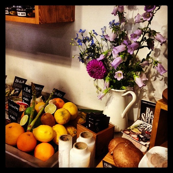 Photos At Lush Cosmetics Shop In 渋谷区