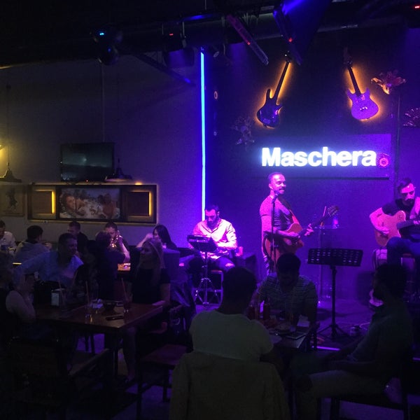 Foto diambil di Maschera Efes Beer Cafe &amp; Bistro oleh Fehim C. pada 5/20/2017