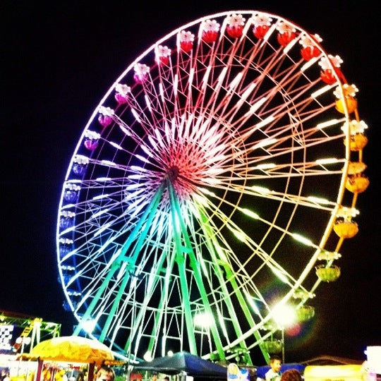 Photo prise au Parko Paliatso Luna Park par Виктория н. le9/14/2012