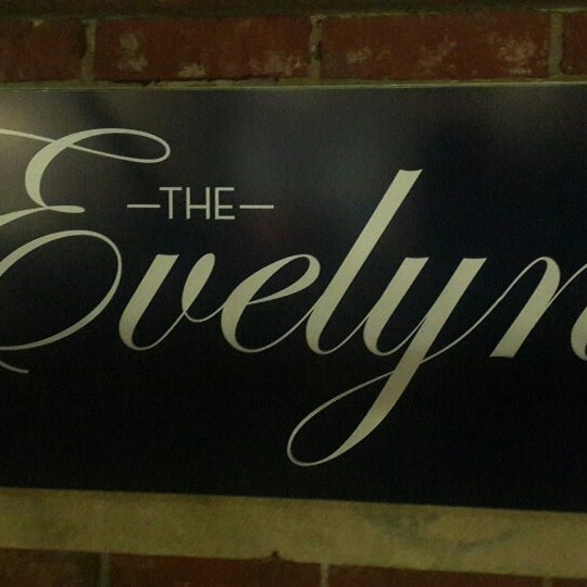 Foto tirada no(a) The Evelyn por Onur K. em 5/6/2015