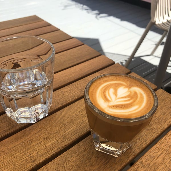 6/29/2018にKatya K.がEarly Bird Espresso &amp; Brew Barで撮った写真