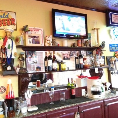 Foto scattata a Gabor Brothers Main St. Grill &amp; Pizzeria da Cindy S. il 9/19/2012