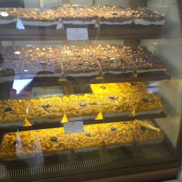 Konafa with Mango