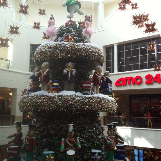 Foto tomada en Aventura Mall Fountain  por Egglis C. el 12/23/2012