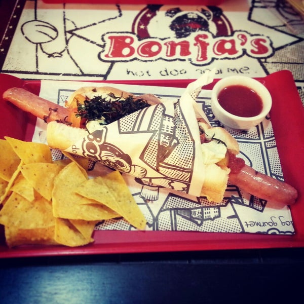 Photo taken at Pugg Hot Dog Gourmet by Juliana R. on 10/29/2014