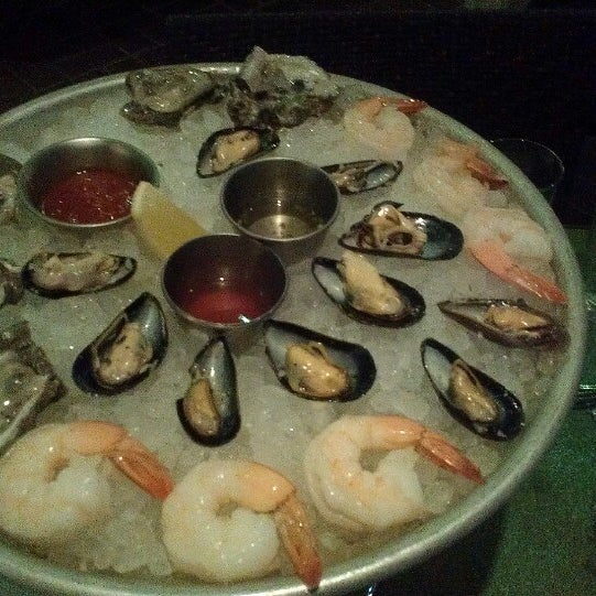 Das Foto wurde bei CopperFish Seafood Grill &amp; Oyster Bar von Foodiestrid am 12/15/2013 aufgenommen