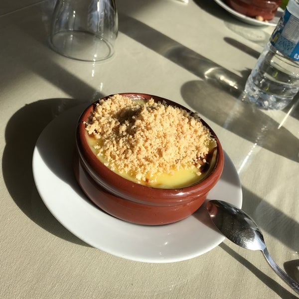 Foto diambil di Yeşil Ayder Restaurant oleh Emre A. pada 2/11/2019