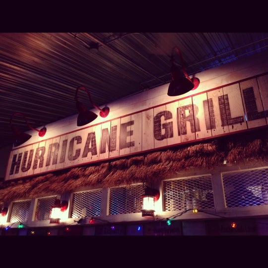 Photo taken at Hurricane Grill &amp; Wings Burnsville by Kris H. on 2/10/2013