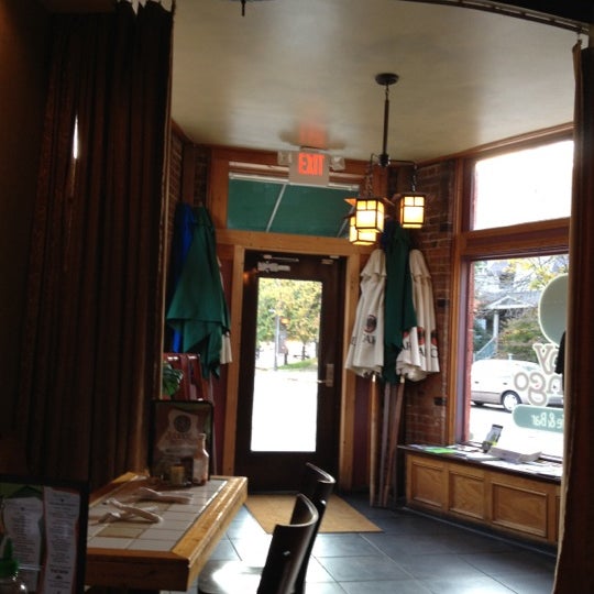 Снимок сделан в Johnny Mango World Café &amp; Bar пользователем Allen H. 10/24/2012