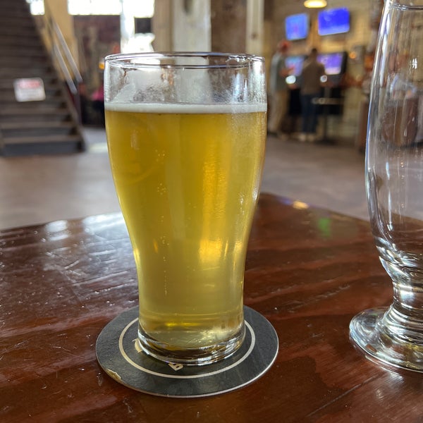 Foto tirada no(a) Angel City Brewery por Adam P. em 5/22/2022