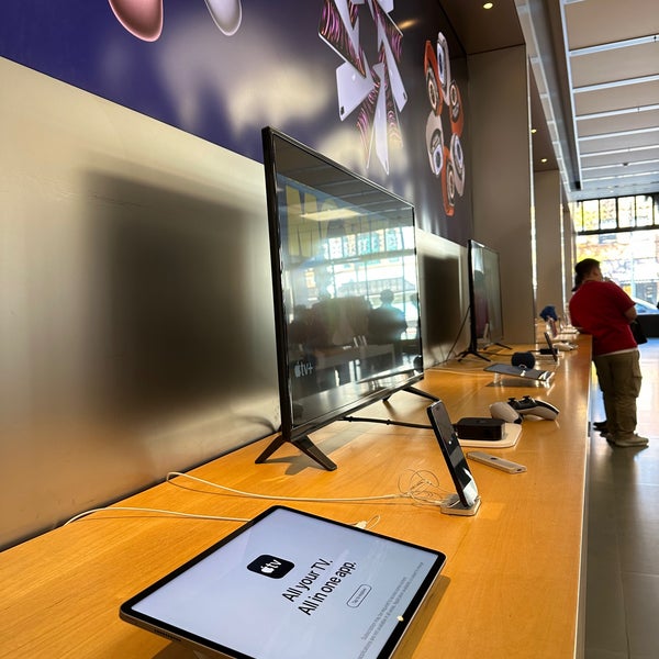 Apple Pasadena Old Pasadena 54 West Colorado Boulevard