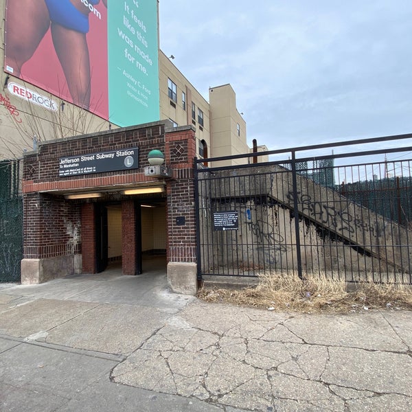 MTA Subway Jefferson St (L) Metro Station in Bushwick