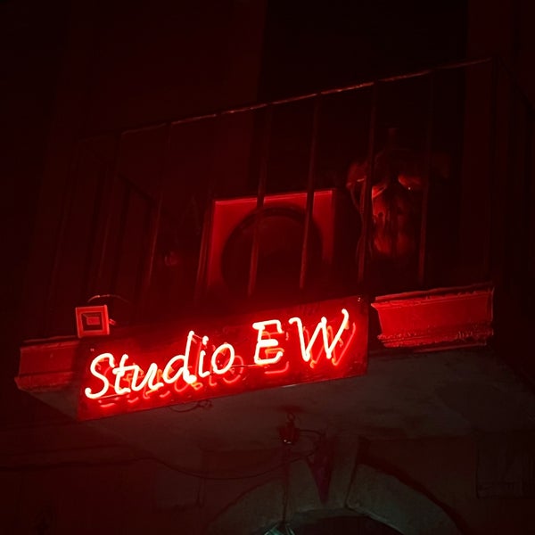 W studio. W&W Studio.